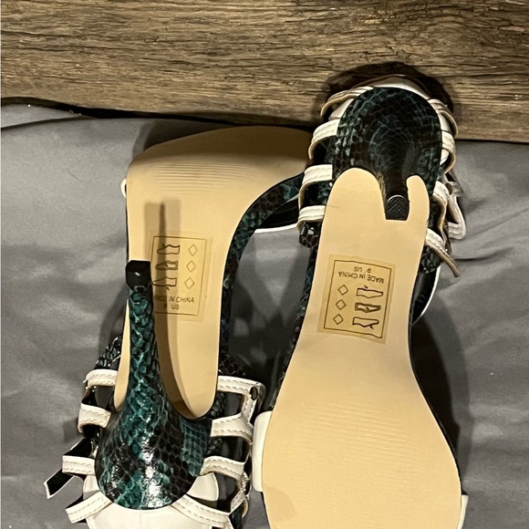 Never worn! Snakeskin leather strappy heels - Picture 3 of 3